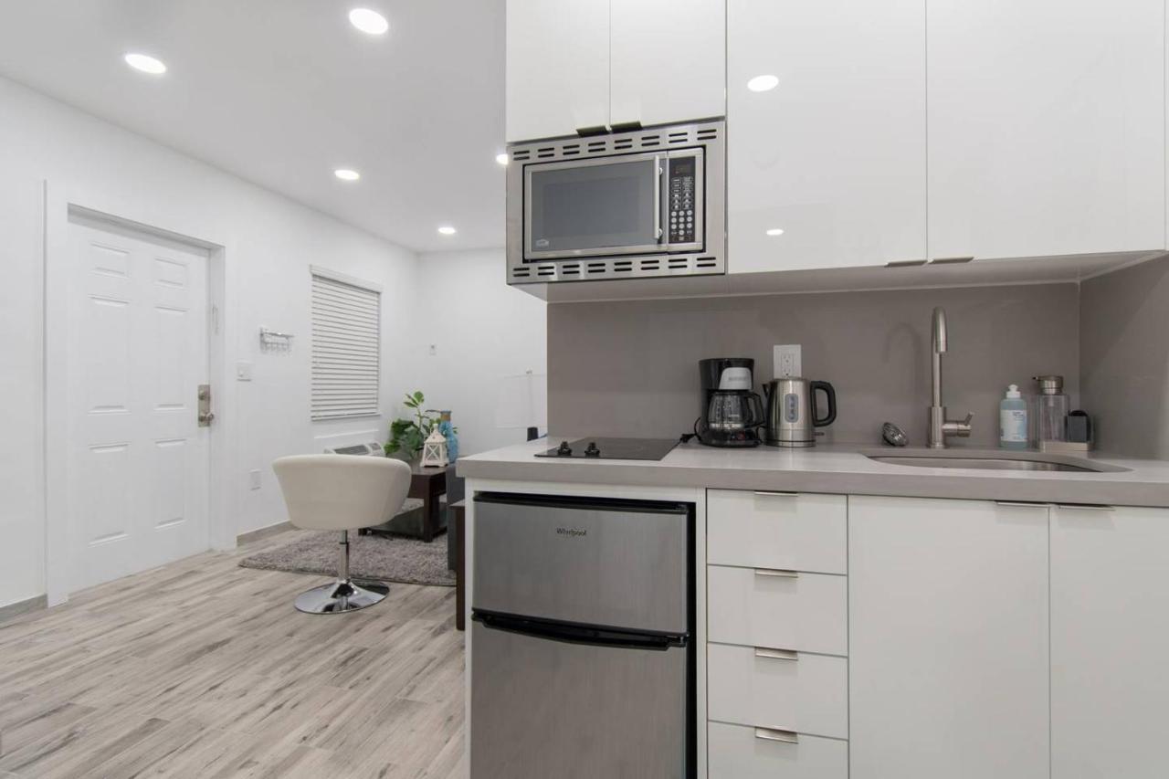 Newly Renovated 1 Bedroom Apt Designer Unit # 3 Hollywood Exterior photo