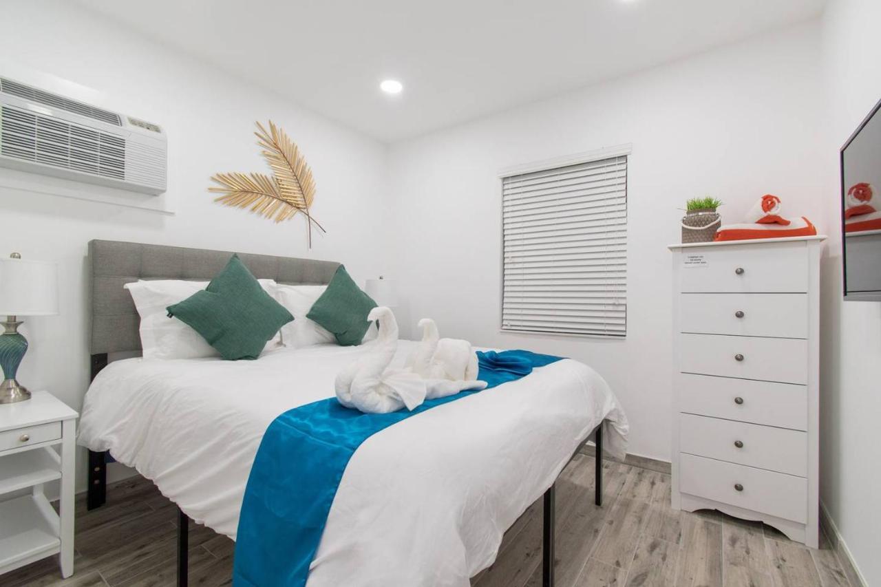 Newly Renovated 1 Bedroom Apt Designer Unit # 3 Hollywood Exterior photo